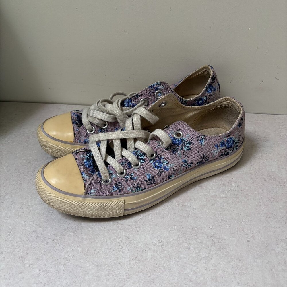 Converse Womens Low Top Purple and Flower Shoes - Size 7